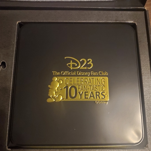 Special Edition D23 10 Year Pin Set - Picture 2 of 5